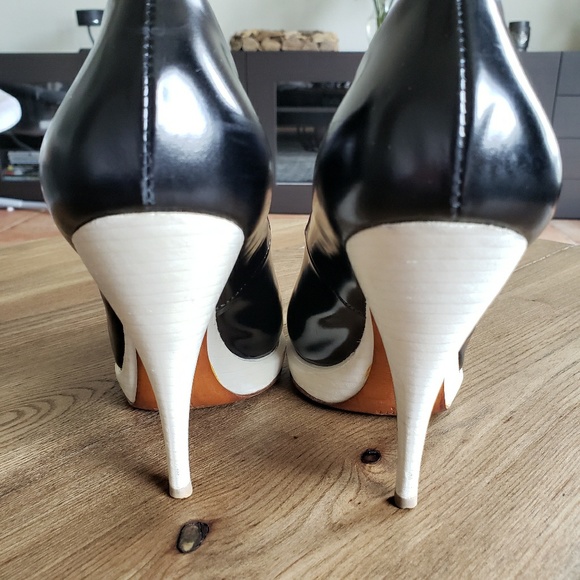 Celine Classic Pumps - Picture 2 of 8